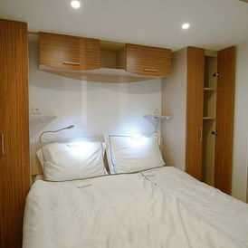 Glampingunterkunft: Doppelbett - SunLodge Maple von Suncamp auf Centro Vacanze Pra`delle Torri